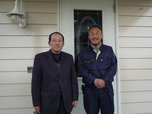 T様と望月塗装さんのツーショット写真