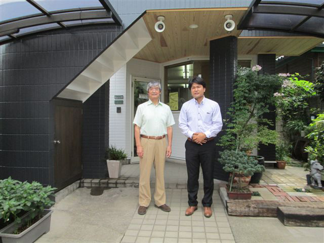 H様、塗装のミドリヤさんのツーショット写真