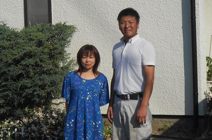 F様、フジモト建装さんのツーショット写真